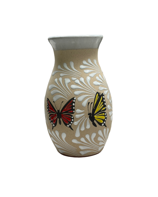 FLORERO ENGOBE CON ESPIGA BLANCO Y CON MARIPOSAS